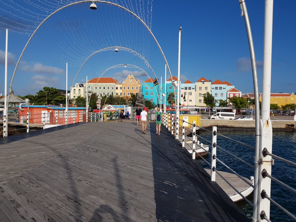 Koningin Emma brug (Pontjesbrug), Willemstad, Curaçao
